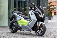 2017年5月に日本に導入された「BMW Cエボリューション」。最高出力48ps、0-100km/h加速6.2秒という堂々とした性能を誇る。その分、値段も156万2000円と堂々としている。