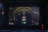 メーターパネルは7インチのフル液晶タイプを採用。今どきとしてはサイズは小さいが、表示はなかなか高精細だ。