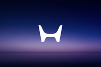 「ホンダ0シリーズ」に採用される、新しい「H」マーク。「両手を広げたような形は、モビリティーの可能性を拡張し、ユーザーに向き合う姿勢を表現……」と説明があったが、記者はフチなしのワイドなロゴに、ホンダの四輪事業参入第1号車「T360」のマークを想像してしまった。