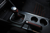 6段MTユニットは、ギア比も含めて先代モデルからのキャリーオーバー。コクッとゲートに入る感触はいい感じ。