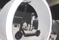 IFA 2019の会場、セグウェイ-ナインボットのブースで。ドイツの新法規に準拠したニューモデル「MAX G30D」。