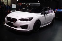 「インプレッサSTI Sportコンセプト」。ツートンカラーのカラーリングが目を引く。