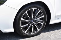 切削光輝加工を施した18インチアルミホイール。写真は「レヴォーグSTI Sport EX」のもの。