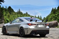 ボディーカラーは、試乗車の「ソニックチタニウム」を含む全6色がラインナップされる。