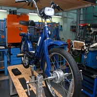 製作は、イタリア全国4カ所の工房で行っている。ティベリオさんは、工業高校における教材としても、自ら開発した改造キットを薦めている。