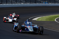 佐藤琢磨のチームメイトであるグラハム・レイホールは8位からレースをスタート。終盤にトップとの差を詰め、3位でゴールした。