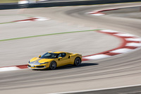 「296GTB」は従来モデルよりホイールベースを50mm縮小。新しい空力デバイスや、新開発の6ウェイ・シャシーダイナミックセンサーを軸とした電子制御システムとも相まって、非常に高い運動性能を実現している。