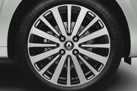 「ルノー・トゥインゴ」に充実装備の「インテンス」登場　MT仕様の「S」も装備を強化の画像