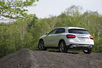 「GLA180」の最低地上高は150mm。ベースとなった「Aクラス」よりも40mm高められている。