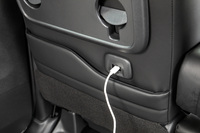 個人的にちょっと気になったのが、最近需要が高まっているUSBポートの数。まぁ、今はType-AからType-Cへの移行期だし、記者個人も「シガーソケット＋カー用品でいい派」ではあるのですが……。