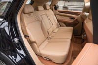 試乗車は5シート仕様。このほか、後席が独立2座となる4シート仕様や、3列目が加わる7シート仕様も選べる。