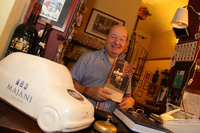 前述の販促グッズの使用例。トリノ・リンゴットの食堂、オステリアF.I.A.T.で。