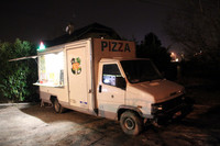 元移動販売車を使ったピザ屋台だった。