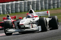 
	若手の小暮が健闘し2位フィニッシュ。ピットに入らず一時はトップに躍り出たが、本山にかわされた。
	 