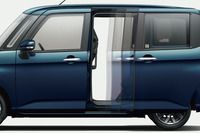 パワースライドドアには予約ロック機能、挟み込み防止機能、チャイルドプロテクションが備わる。