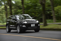 サイバーナビを装着した試乗車は「ランドローバー・レンジローバー イヴォーク」。
    