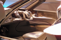 コックピット内部の様子。
    