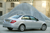 【スペック】350エレガンス：全長×全幅×全高＝4581×1770×1448mm／ホイールベース＝2760mm／車重＝1610kg／駆動方式＝FR／3.5リッターV6DOHC24バルブ（272ps/6000rpm、35.7kgm/2400〜5000rpm）（欧州仕様）　