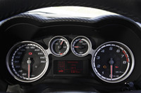 ターボ化により出力が155psに高められているが、慣性質量の小さいターボチャージャーを採用することで、ターボラグの少ない出力特性が追求された。