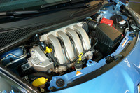 1.6リッター直4エンジンにはアルミ製インテークマニフォールドや直径61mmの大径スロットルボディが採用されているほか、各所にファインチューンが施されている。