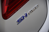 北米仕様の「アキュラRLX」にはガソリン車の設定もあるが、日本仕様の「レジェンド」はハイブリッド車のみとなる。
    