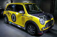 こちらは、「ミラジーノ」のスポーツバージョン「ディースポーツ・ミラジーノ」。車内にはロールバーが張り巡らされた本格仕様だ。