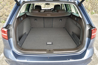 ラゲッジルームの容量は650リッター。後席を倒せば最大で1780リッターまで広がる（ISO測定法による）。