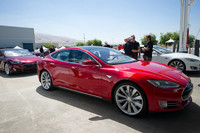 試乗車は245/35R21サイズの大径タイヤを装着していたが、エアサスのチューニングが絶妙で、アメリカの荒れたフリーウェイも快適に走ることができた。