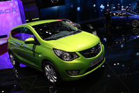 「カール」には、75hpの1リッター3気筒「エコテック」エンジンが搭載される。