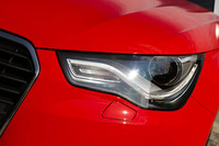 ヘッドランプには、波型のデイタイムランニングライトが備わる。