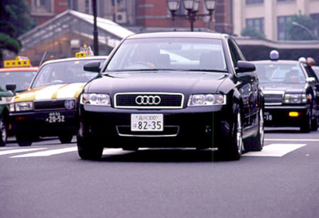 【スペック】A4 2.0SE：全長×全幅×全高＝4555×1765×1430mm/ホイールベース＝2645mm/車重＝1470kg/駆動方式＝FF/2リッター直4DOHC20バルブ（130ps/5700rpm、19.9kgm/3300rpm）/車両本体価格＝399.0万円