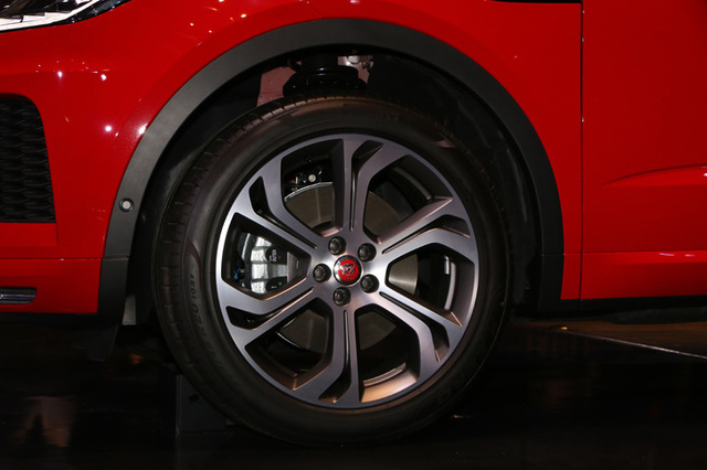 ジャガー　ランドローバー　E-PACEフロントブレーキパッド XE　純正　正規 ジャガーEペース ランドローバー・ジャガー純正ブレーキパッド