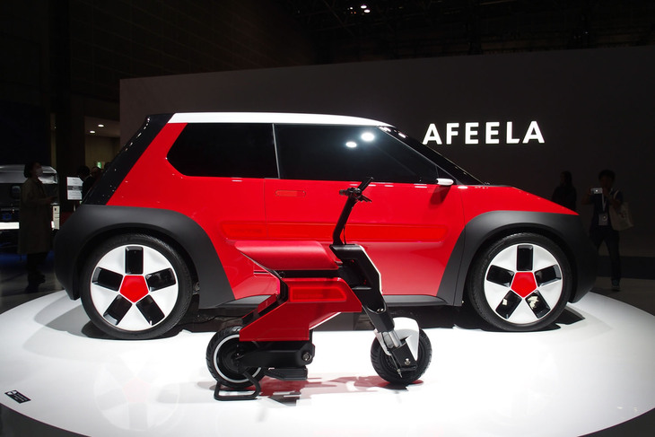 「SUSTAINA-C Concept（サステナ・シー コンセプト）」（写真奥）と「Pocket Concept（ポケット コンセプト）」（写真手前）。