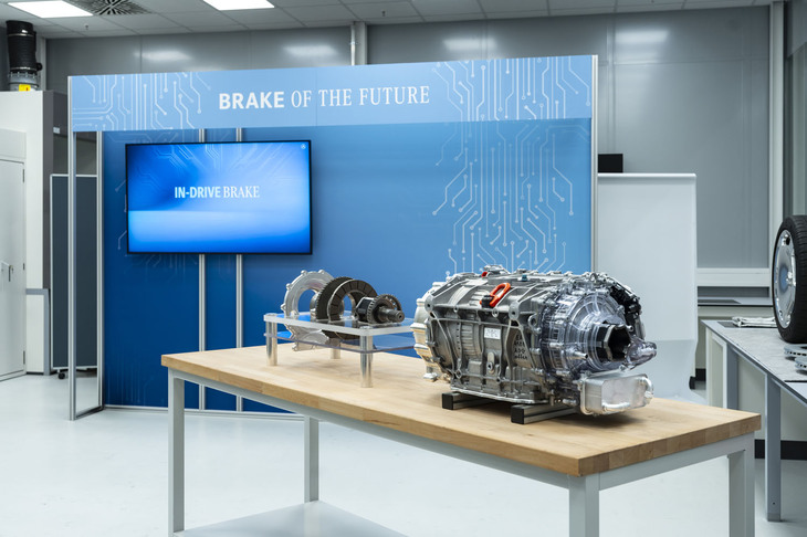 BEVのドライブユニットとブレーキを一体化した「インドライブブレーキ」も開発中だ。