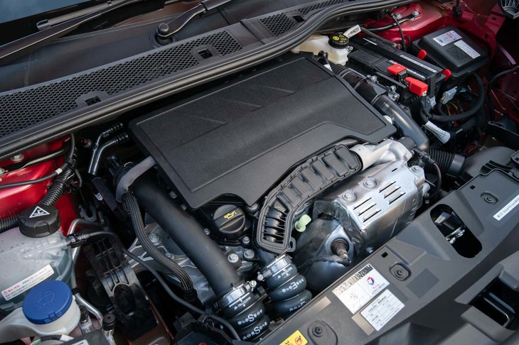 プジョーSUV 2008アリュール