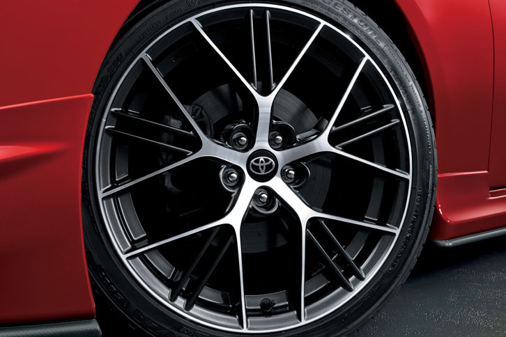 BBS製18インチ鍛造アルミホイール。