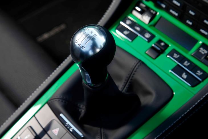 今回の試乗車は、「718ボクスターGTS 4.0」のデビュー当初から設定されていたMTモデル。現在はPDK（AT）モデルもラインナップされている。