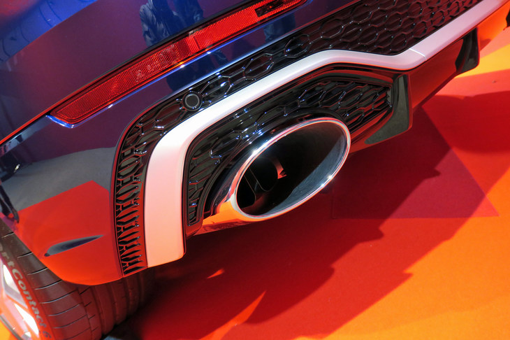 アウディRS Q8（マフラー）