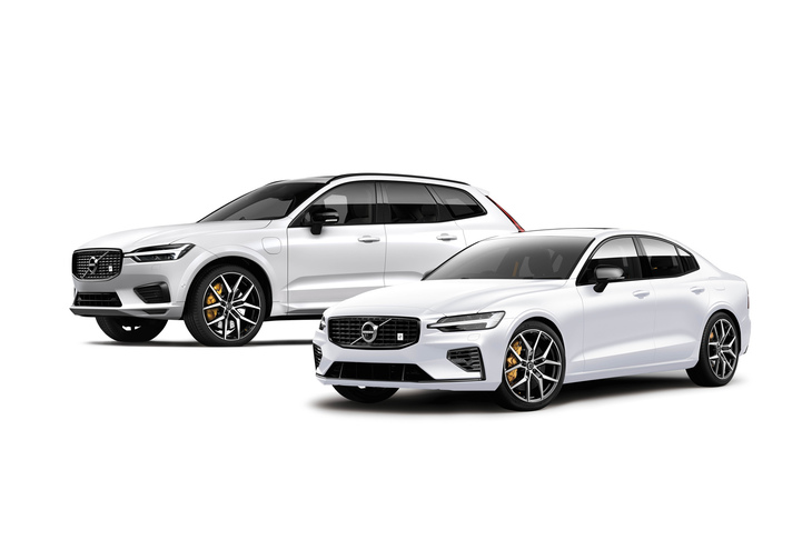 東京オートサロン2020に展示される「S60 T8ポールスターエンジニアード」（手前）と「XC60 T8ポールスターエンジニアード」（奥）。