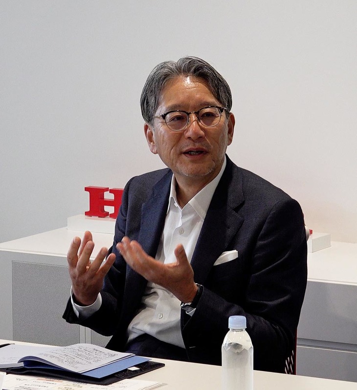 「（カーボンニュートラル化を進めるのに）もはや一刻の猶予もない」と語る三部社長。社内で議論を重ね、このままでは明るい未来はないという結論に達したという。