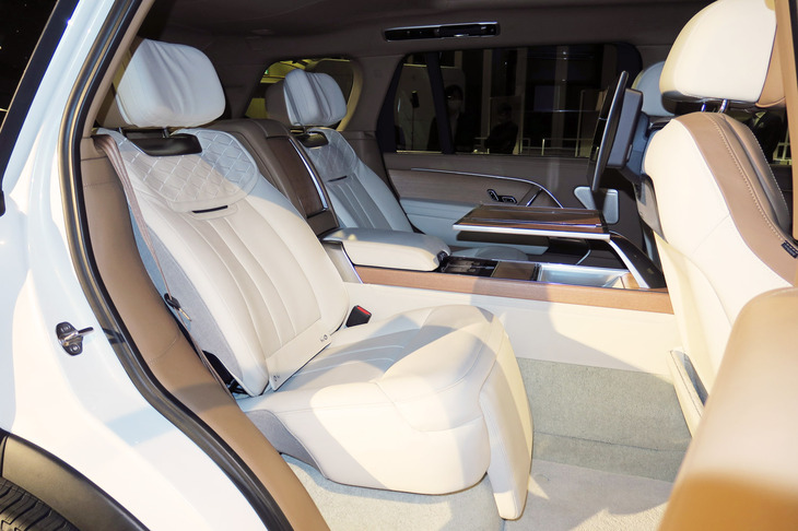 ランドローバー・レンジローバーSV P530（リアシート）