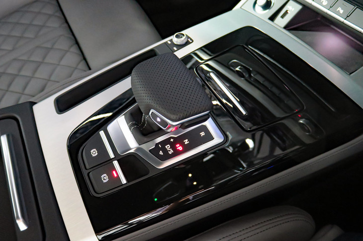 アウディQ5スポーツバック 1st edition（シフトセレクター）