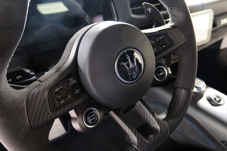 マセラティMC20（ステアリングホイール）