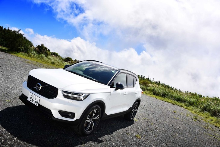 ボルボXC40 B5 R-DESIGN