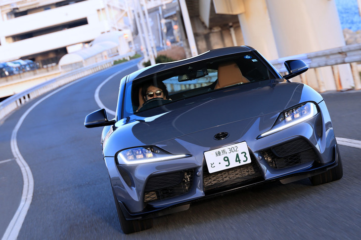 「RZ」の価格にトランスミッションによる違いはなく、6段MT仕様、8段AT仕様ともに731万3000円となっている。