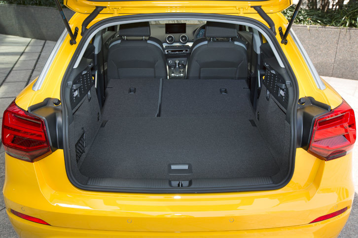 アウディQ2（ラゲッジルーム）