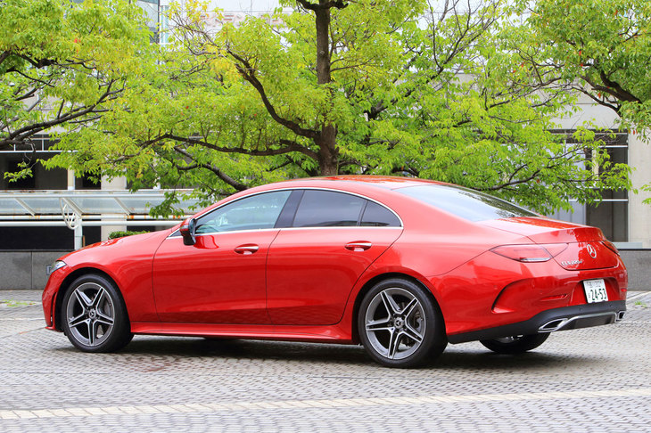 全長は5m、全幅は1.9ｍ弱という、堂々としたボディーサイズの新型「CLS」。これにより、“4ドアクーペ”ならではのスタイリングと、十分な車内空間を実現している。