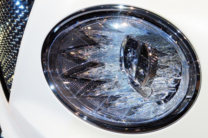 ベントレー・ベンテイガ ハイブリッド（ヘッドランプ）