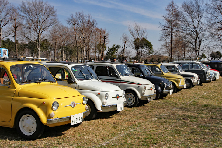 アバルト仕様を含めた「フィアット500」や「同600」がそろったチーム・フィアット。