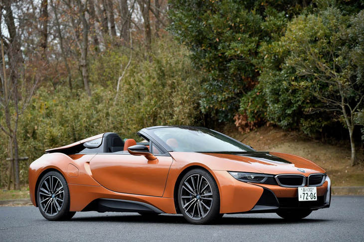 「BMW i8ロードスター」のボディーサイズは、全長×全幅×全高＝4690×1940×1290mm。